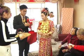 福建一帅哥结婚，新娘是个富家女，看看陪嫁嫁妆有多少视频封面