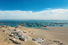 自驾青海观赏水上雅丹最佳位置不是在收费景区，而是这个路边高处