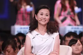 《非诚勿扰》黄菡近况显苍老，她倒追老公，30多年“零绯闻”视频封面