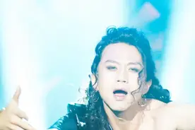 一部国产喜剧电影《分手大师》邓超杨幂携手主演