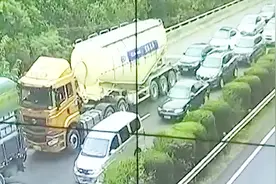 合肥：小长假第二天 记者直击高速路况视频封面