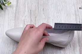 鞋子掉鞋跟走路太拖沓？学会这样改造，让你跑步都不会掉，太妙了