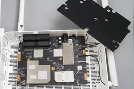 红米AX6路由器拆机，看看与小米AX3600有什么区别视频封面