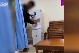 男子忽视“禁止男士入内”标语且不听劝阻 多次闯入母婴室接水视频封面