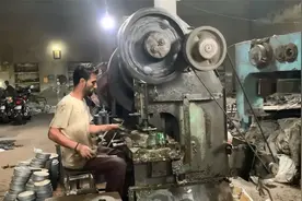 巴铁生产机车大飞轮材料不敢恭维，外卖小哥骑的大部分选用此零件视频封面