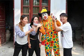 短剧：迷雾森林1：小丑现身来考验小楠三人，他们会成功过关吗？视频封面