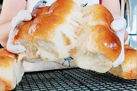 超柔软蜂蜜小面包做法，不加糖不用黄油，可以天天吃的健康面包