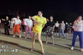 美女跳舞位置是有讲究的，靠实力也靠资历，不信就看看胖姐视频封面