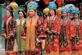 3年设计2700套衣服，配角也是量身设计，难怪87版红楼梦是经典视频封面