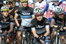 在这个充满混乱和谎言世界,这就是她最终选择的出路视频封面