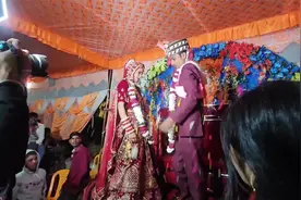 印度乡村结婚视频中女孩如何告别公婆家