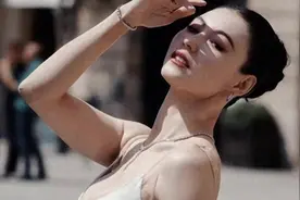 狄波拉曝谢家对张柏芝三胎真实态度：反应两极化，谢霆锋沉默回应视频封面