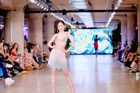 性感的气质女神，美丽的欧美国际超模时装秀，高级的比基尼泳装秀视频封面