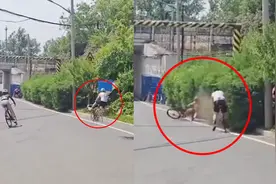 实拍！北京一自行车比赛 多名选手同一地点摔倒：接近90度的弯道视频封面