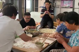 爷爷过生日，黄老三高兴亲自包饺子，丈母娘看女婿越看越喜欢视频封面