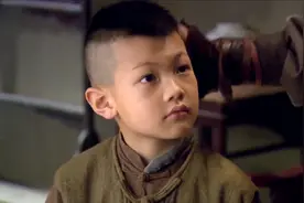 失踪丈夫突然回来，妻子拿着鞋底使劲抽他，抽完一把抱住视频封面