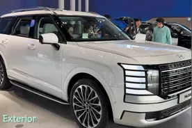 22万起售！轴距近3米，配2.5T混动+四驱，2026款现代帕里斯帝亮相