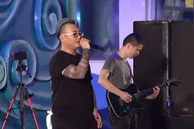 beyond唯一冰天雪地里拍摄mv气势磅礴，永远经典，55岁大叔能唱吗