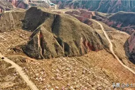【航拍】兰州安宁“火焰山”，据说被誉为风水宝地的“聚宝盆”图片