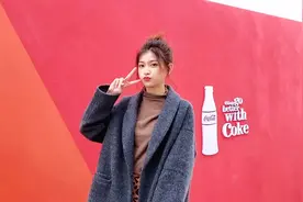 网红胜地实地探访00后笑起来超甜可爱模特是如何工作，辛酸自知视频封面