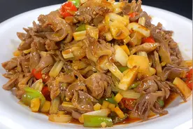 鸭胗这个做法真过瘾，酸辣入味，下酒又下饭，还没出锅就看饿了视频封面