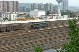 内昆铁路最重要的编组站之一，宜宾南火车站这个样子视频封面