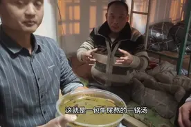挑战广西地狱级美食牛瘪汤，又名百草汤，真佩服他们从小吃到大
