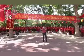 视频｜居民自发唱红歌，为祖国“庆生”图片