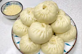素馅包子馅调好了，那是真鲜亮，老厨分享菠菜素包子调馅秘诀！视频封面