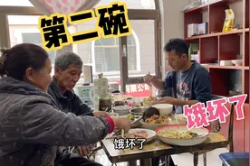 妈妈用土豆做的“炒不烂”太香了，二姐夫吃了两大碗，饿坏了视频封面