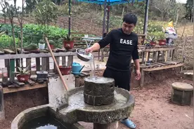农村有这样的院子真安逸，小伙用古董石墨做流水景观，环境真漂亮