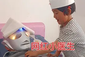 迪迦哥哥好可怜，懂事的小黄鸭给迪迦哥哥喂药，打针！视频封面