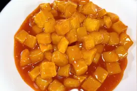 土豆丁这样做太好吃了，我家招待客人的必备菜，孩子特别爱吃