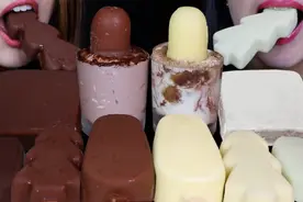 【外网母女吃播】巧克力冰淇淋，巧克力牛奶，棉花糖慕斯蛋糕🎂视频封面