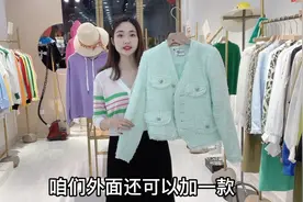两面穿黑色百褶裙的一衣多穿，搭配黑色小西服，时尚减龄显瘦！视频封面