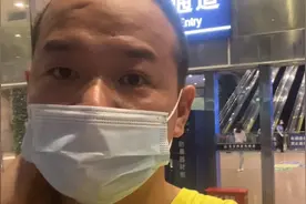 安哥送媳妇去火车站，看着媳妇渐渐远去的背影，心里很不是滋味视频封面