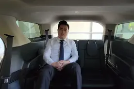 全新探险者钛金版和风尚版在第三排的细节对比，大家可以参考一下