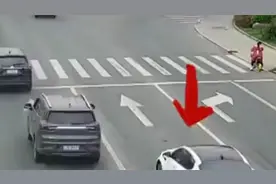 绿灯剩3秒停车引发路怒！你怎么看？视频封面