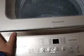 洗衣机内桶烂了，容易卡到东西，存不住水，师傅教你自己怎么维修