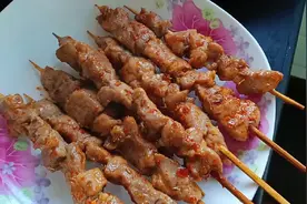 在家炸个肉串，色香味俱全，方法简单快捷，来看看怎么腌制的吧视频封面