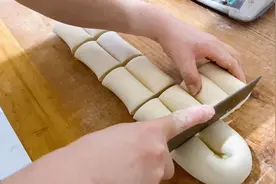 馒头粉500克 四两水 50克老肥  馒头改良剂2克  酵母泡打粉各4克