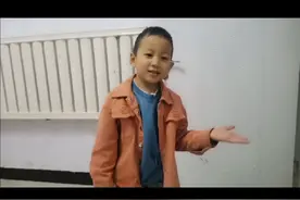 每天回来都给妈妈展示在学校学到的知识