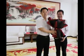 超赞！确山这个党组织从人民大会堂领回国家级荣誉奖牌…视频封面