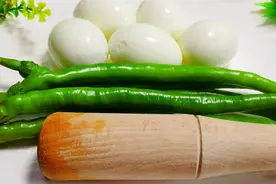 糊辣椒擂鸡蛋，舌尖上的美味，风味独特香辣下饭视频封面