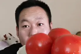 谜底揭晓！糖尿病人老王吃一斤西红柿后，血糖会很高吗？验证一下视频封面