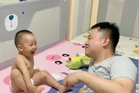 19个月宝宝挑战模仿6种表情，爸爸都惊呆了，可把妈妈逗坏了！
