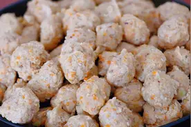 山药猪肉丸子，1斤猪肉做1大锅，个个又鲜又嫩，连吃3碗不过瘾视频封面