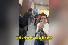 陈妍希颖儿带娃游迪士尼！两位辣妈粉嫩似少女，星