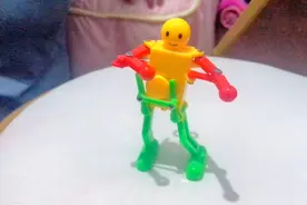 小西的机器人会跳大香蕉舞蹈，1-3岁儿童搞笑视频，亲子互动游戏