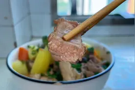 炖排骨，切记不要焯水和直接下锅，教你一招，鲜嫩不腥也不柴